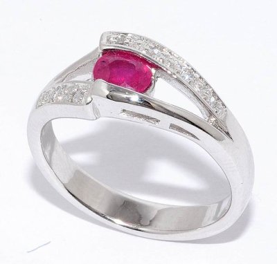 Кольцо Серебряные крылья (Арт.21gre1855-69_korundrub_kubcirkonii_30)