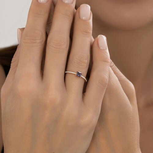 Кольцо из золота с бриллиантами и гидротермальным александритом (Арт.51-210-02961-1)