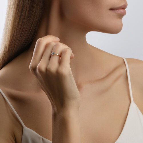 Кольцо золотое с топазом и бриллиантами «Небесный акцент» SOKOLOV (арт.71-00098)