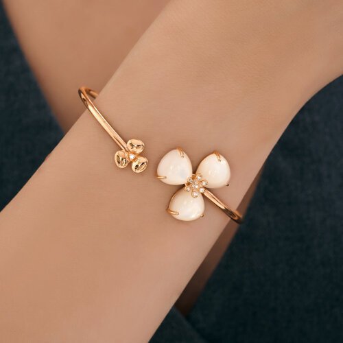 Браслет из золота с бриллиантами и перламутром (Арт.1050376)