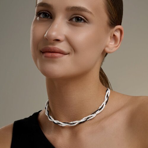 Колье из серебра с шпинелью и синтетическим жемчугом (Арт.94071375)