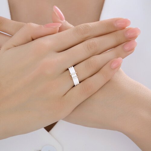 Кольцо из золота с бриллиантами и керамическими вставками (Арт.51-210-00470-1)