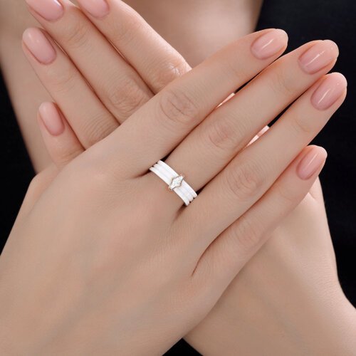 Кольцо из золота с бриллиантами и керамической вставкой (Арт.51-210-00486-1)