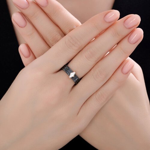 Кольцо из золота с бриллиантами и керамической вставкой (Арт.51-210-00486-2)