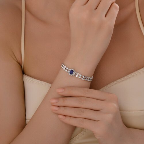 Браслет из белого золота с бриллиантами и сапфиром (Арт.2050084-3)