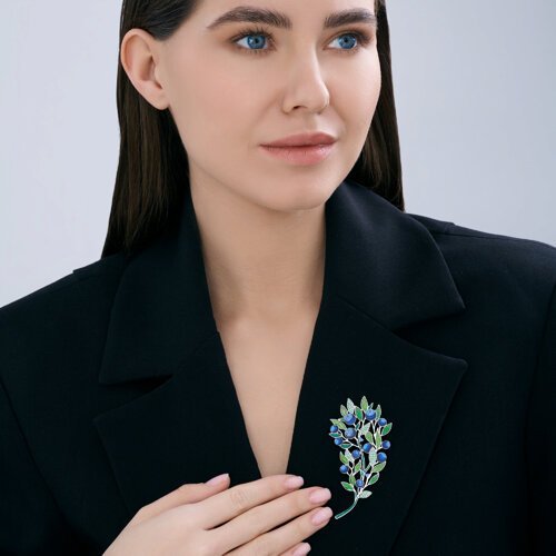 Брошь из серебра с фианитами и эмалью (Арт.94049009)