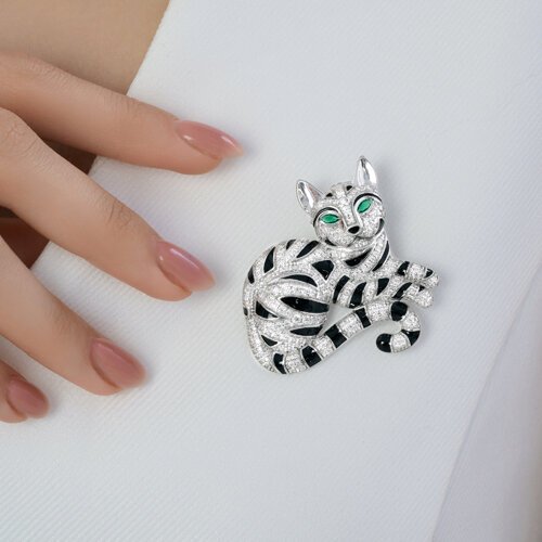 Брошь из серебра с фианитами и эмалью (Арт.94049011)