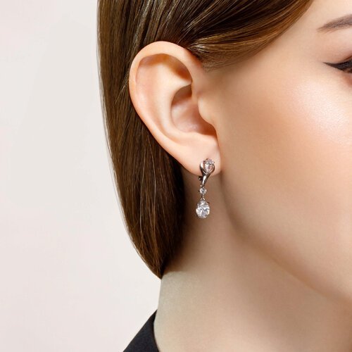 Серьги длинные из серебра с фианитами (Арт.94022407)