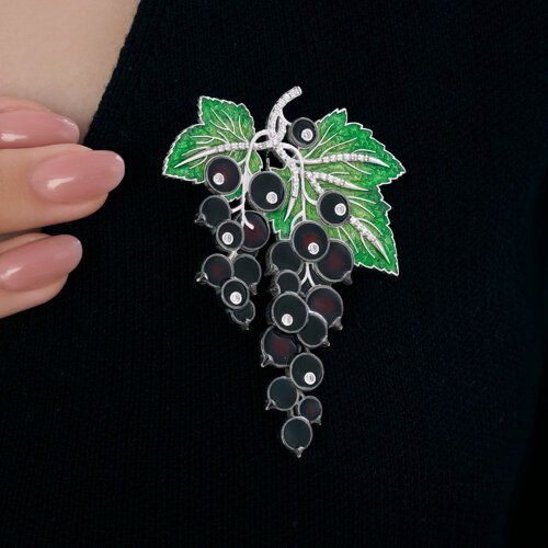 Брошь из серебра с фианитами и эмалью (Арт.94049015)