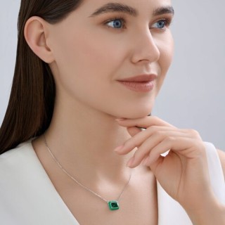 Колье из серебра с фианитом и эмалью «Изумрудный акцент» SOKOLOV (арт.9407)