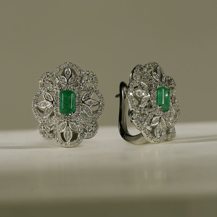 Серьги из белого золота с бриллиантом и изумрудом (Арт.me37022-wd-em_sr_em_wg)